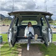 Hola, enseño programas de ilustración y diseño gráfico como illustrator, photoshop y canva, también sé italiano e ingles